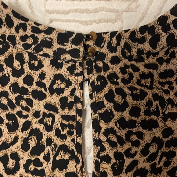 Leopard print top with bell sleeves size 10 - Picture 5 of 7